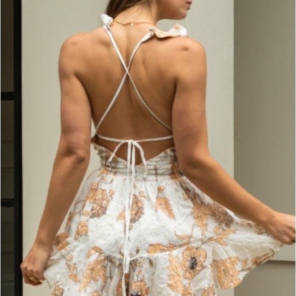 Amazing lace plunge floral romper- size small - Picture 5 of 10